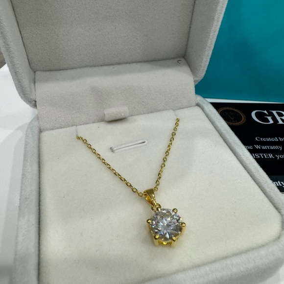 2CT YELLOW GOLD MOISSANITE PENDANT NECKLACE - Picture 4 of 10